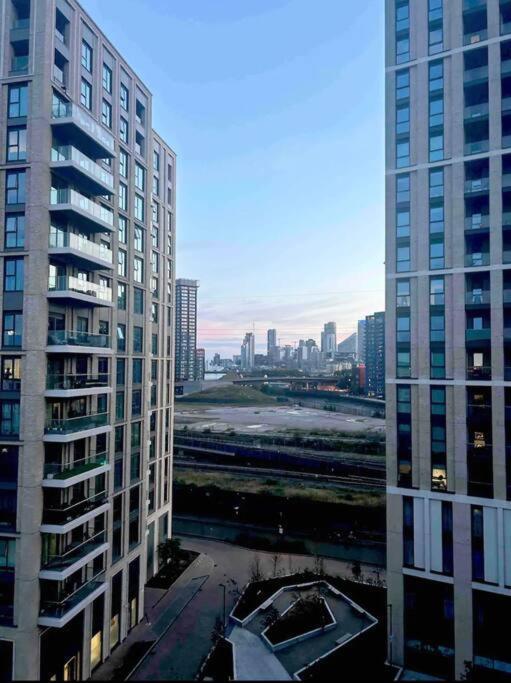 2 Bed Apartment Close To Station With Parking Лондон Экстерьер фото