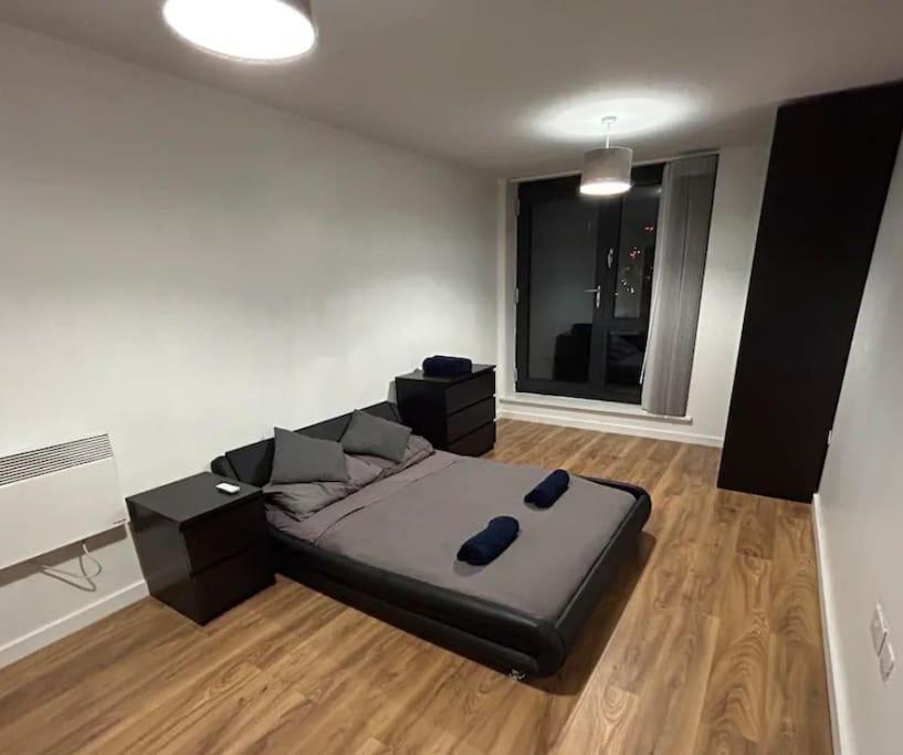 2 Bed Apartment Close To Station With Parking Лондон Экстерьер фото