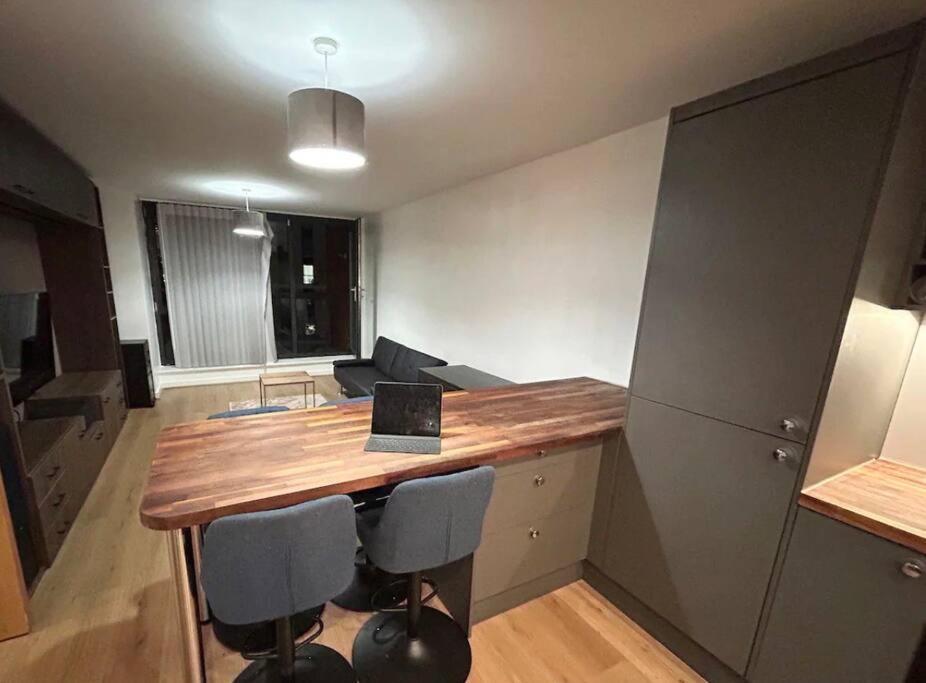 2 Bed Apartment Close To Station With Parking Лондон Экстерьер фото