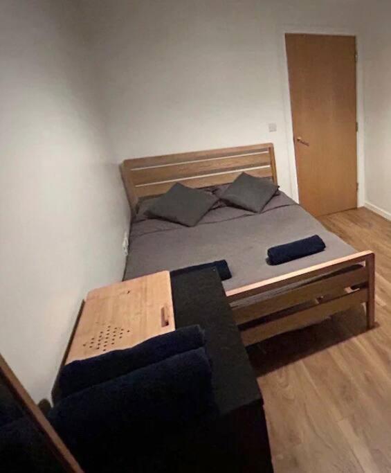 2 Bed Apartment Close To Station With Parking Лондон Экстерьер фото